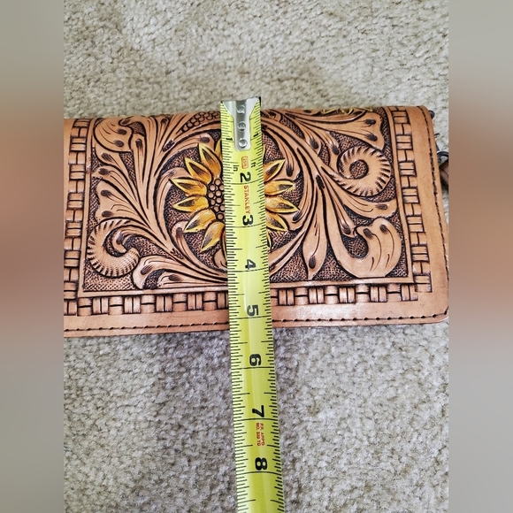 Dodi Jo's Handmade Leather Wristlet/Crossbody Sunflower Wallet - Picture 14 of 15